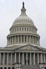 米上院、つなぎ予算案可決　政府閉鎖は当面回避へ