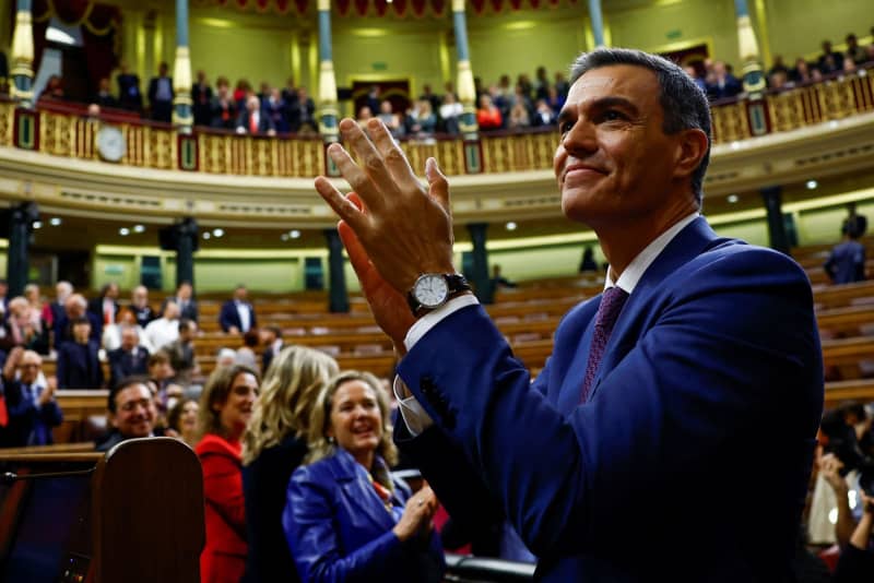 スペイン首相続投　信任投票で過半数獲得