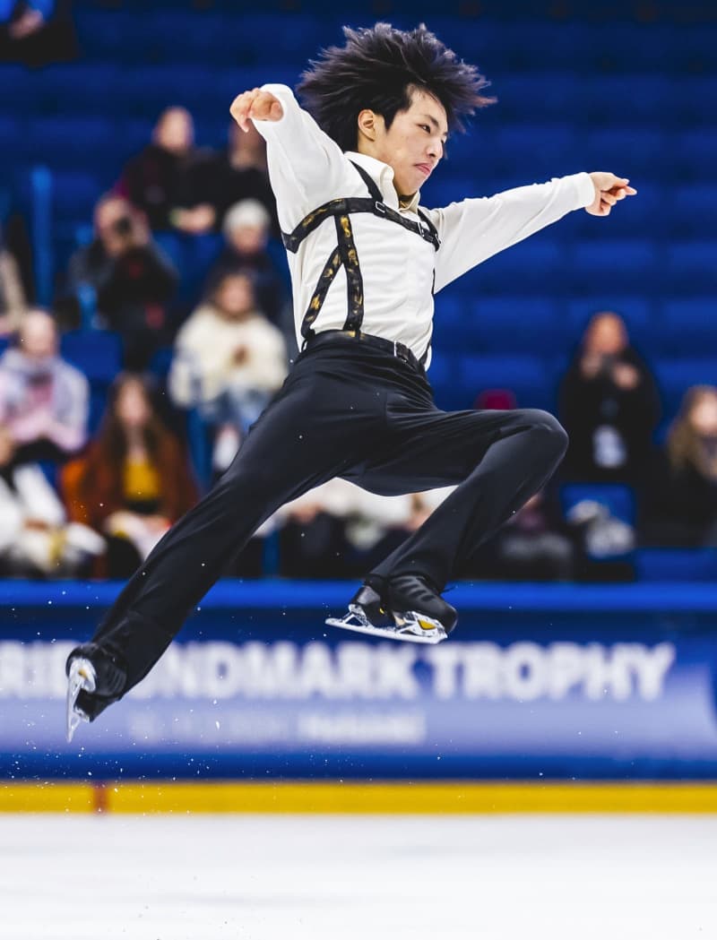 三浦佳生GP初優勝、佐藤2位　フィギュア、シリーズ第5戦