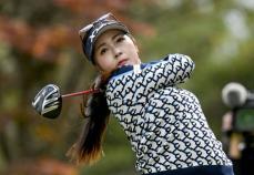 青木が逆転、通算5勝目　大王製紙女子ゴルフ、西郷1打差