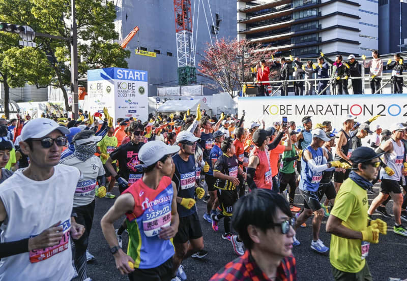 秋空の下、2万人が駆け抜ける　第11回神戸マラソン開催
