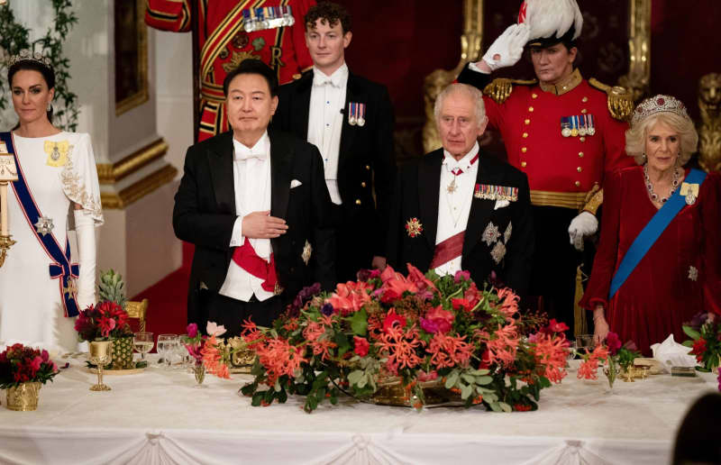 英国王、韓国大統領を歓迎　バッキンガム宮殿で交流