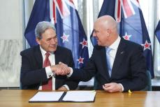ラクソン氏、27日に首相就任　NZ、たばこ禁止法撤廃へ