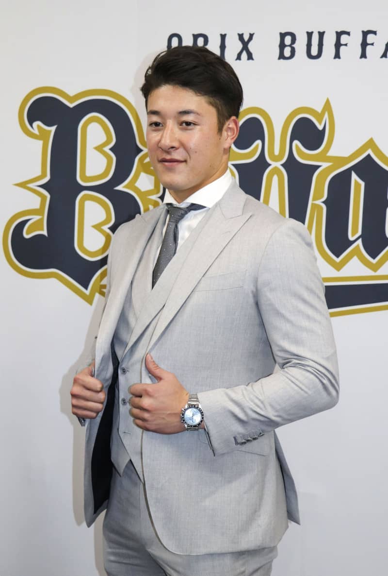 オリックス吉田投手が移籍会見　「進化していきたい」