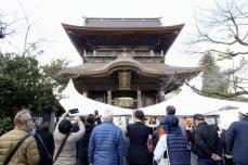 地震全壊の阿蘇神社楼門が復旧　「日本三大楼門」の一つ