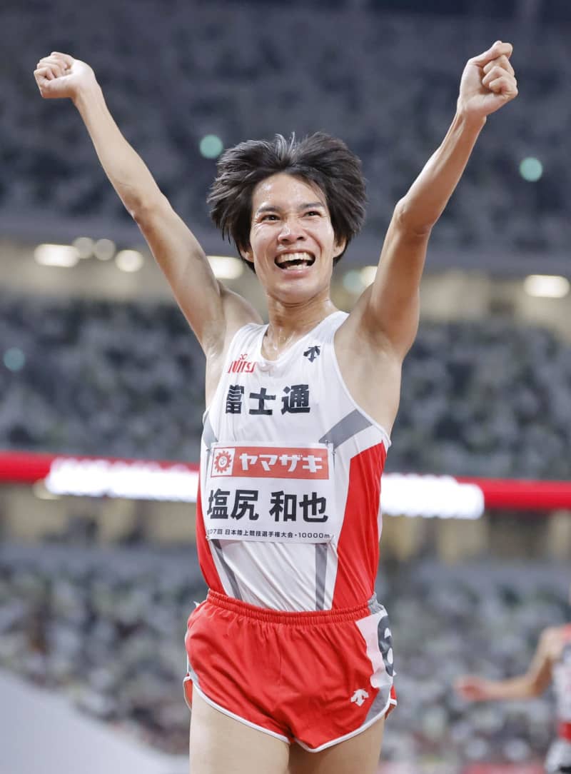 塩尻和也、日本新記録で初優勝　陸上日本選手権1万メートル