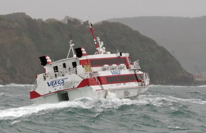 壱岐沖で旅客船一時漂流　エンジン停止、52人乗船