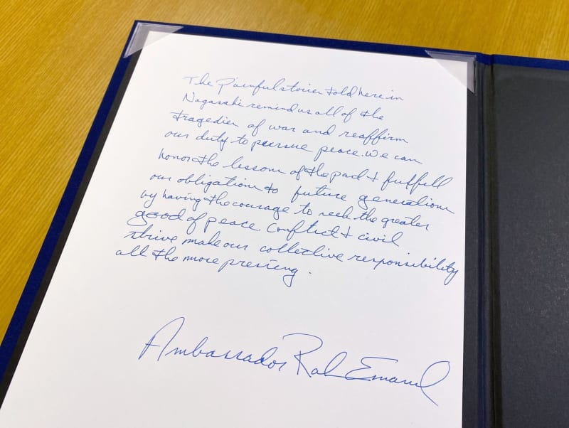 米大使、長崎原爆資料館を初訪問　「平和の追求に責務」