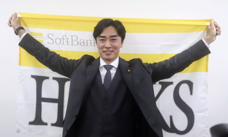 ソフト和田、2億円で更改　「優勝と日本一目指す」