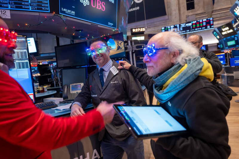 NY株、2年ぶり上昇　「軟着陸」期待で最高値圏