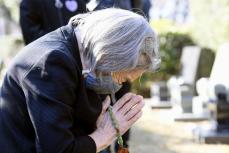 世田谷一家4人殺害から23年　92歳母、解決願い墓前で祈り