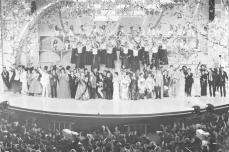 ＜あのころ＞新宿コマ劇場が閉館　52年の歴史に幕