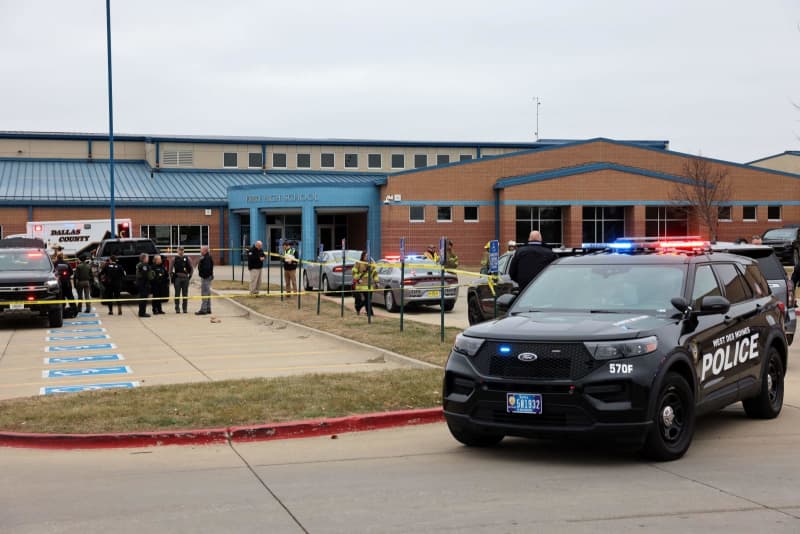 米高校で銃撃、複数負傷　容疑者死亡、新学期初日