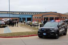 米高校で銃撃、複数負傷　容疑者死亡、新学期初日