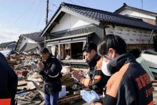 地震の死者94人、下敷き百件か　安否不明222人、救助遅れ深刻