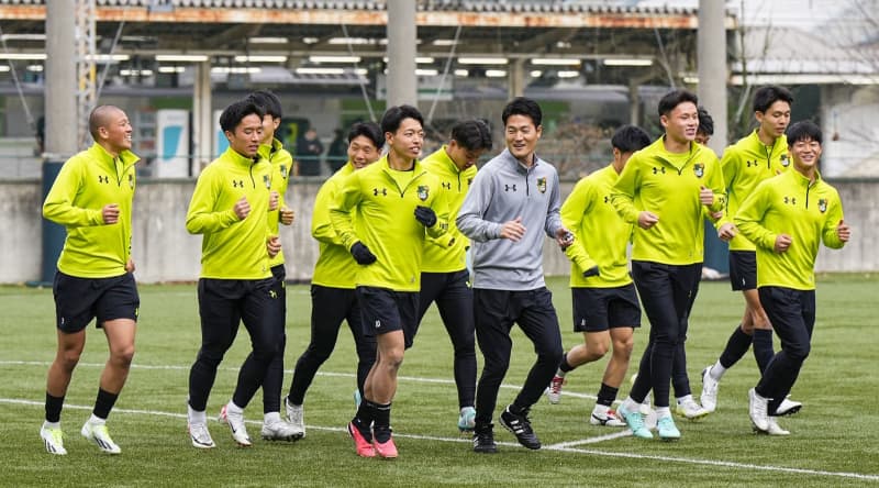 青森山田と近江が対戦　高校サッカー、8日決勝