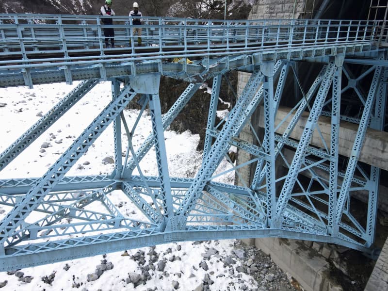 黒部峡谷トロッコ電車の橋が損傷　春の運行開始遅れる可能性も