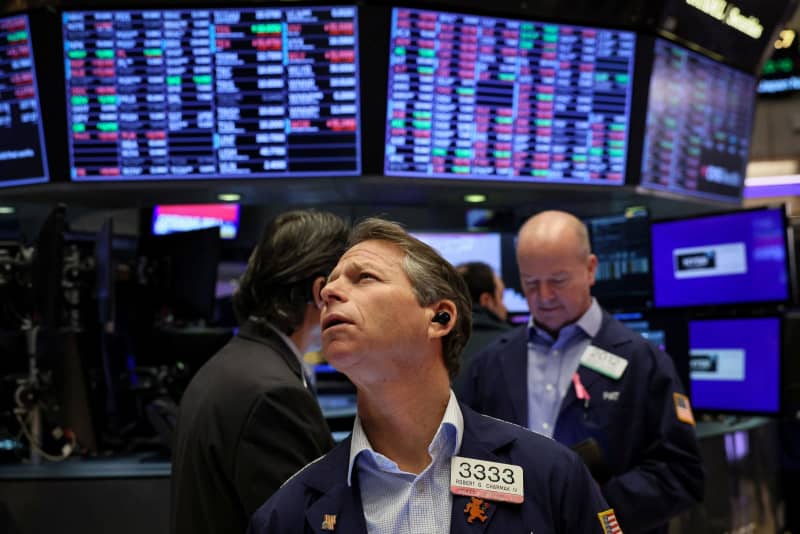 NY株反落、157ドル安　米長期金利の高止まり嫌気