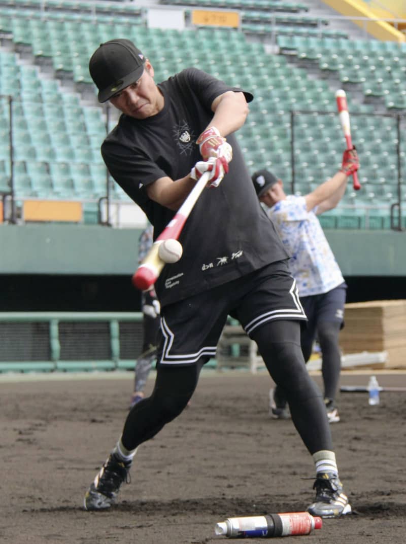 18年目の巨人坂本「心機一転」　三塁手での開幕に照準、練習公開