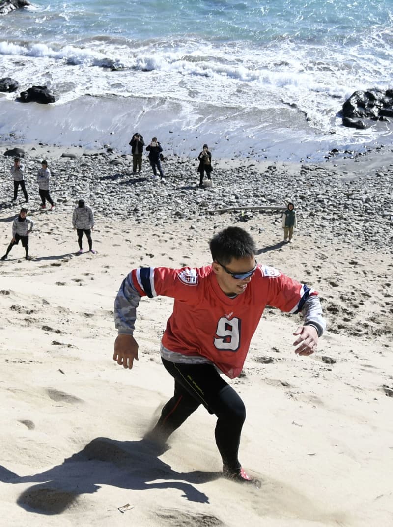 広島・秋山、離脱なく戦う　手術した右膝の回復順調