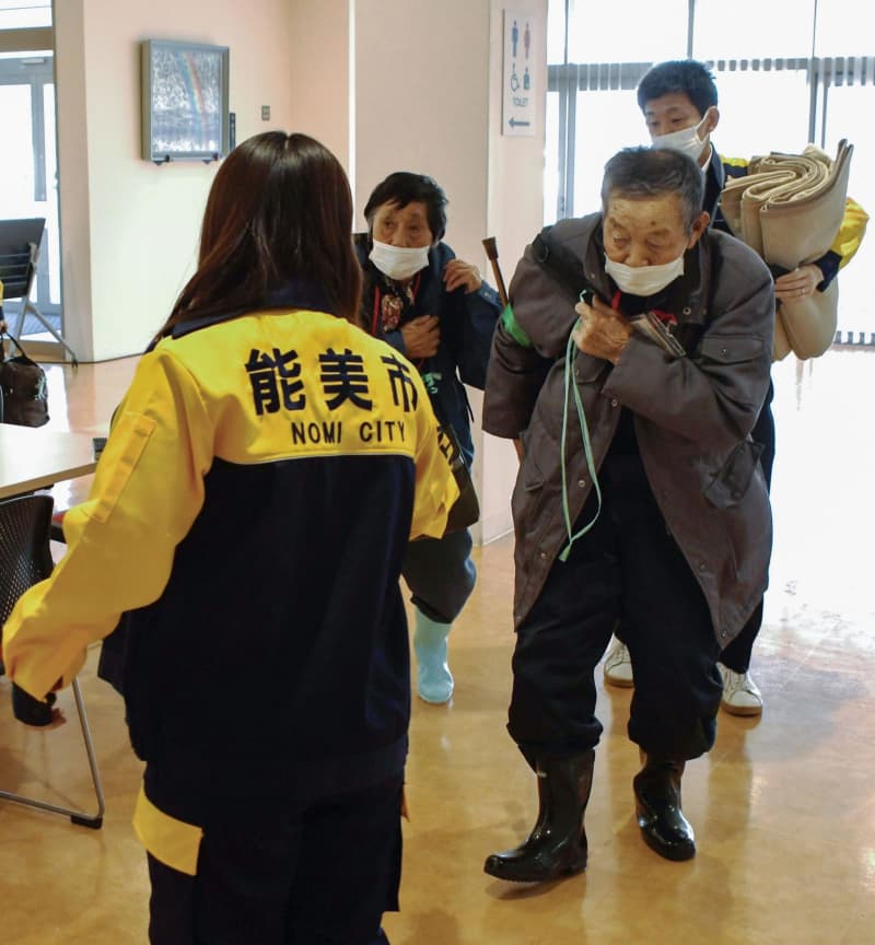 「やっと風呂に」安堵　輪島の孤立集落から避難