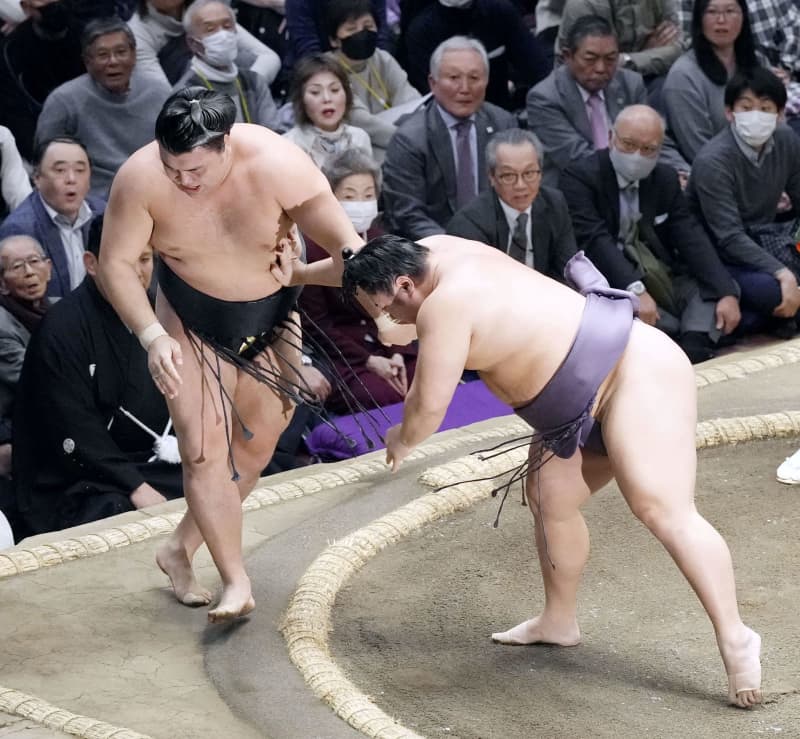 初場所、綱とり霧島が2敗目　横綱・照ノ富士6勝、全勝消える