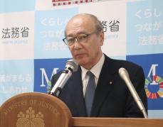 法相、外国人の妊娠制限で対処へ　「事実関係を早急に把握」