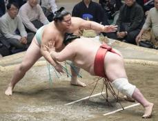 琴ノ若11勝目、単独首位堅持　1差に照ノ富士、霧島、豊昇龍