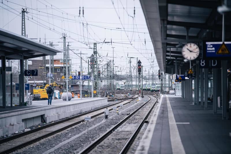 ドイツ全土で大規模鉄道スト決行　過去最長、景気悪化の恐れも