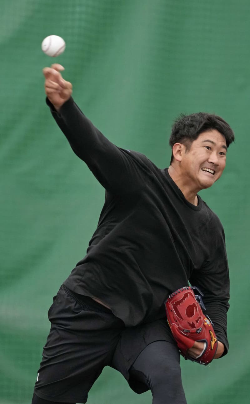 巨人・菅野、投球練習で手応え　宮崎で合同自主練習を開始