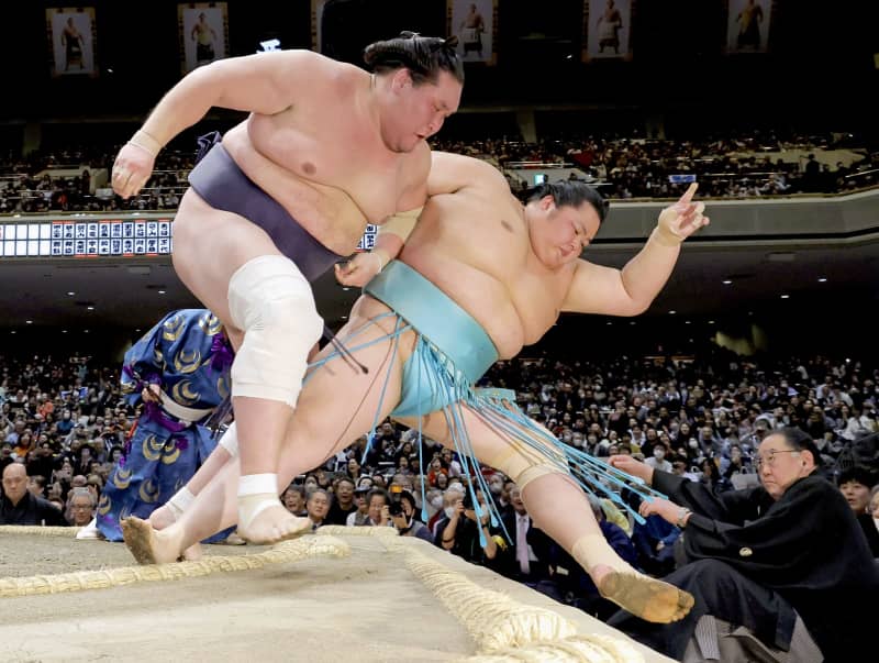 照ノ富士9度目V、決定戦制す　初場所、琴ノ若は大関昇進へ