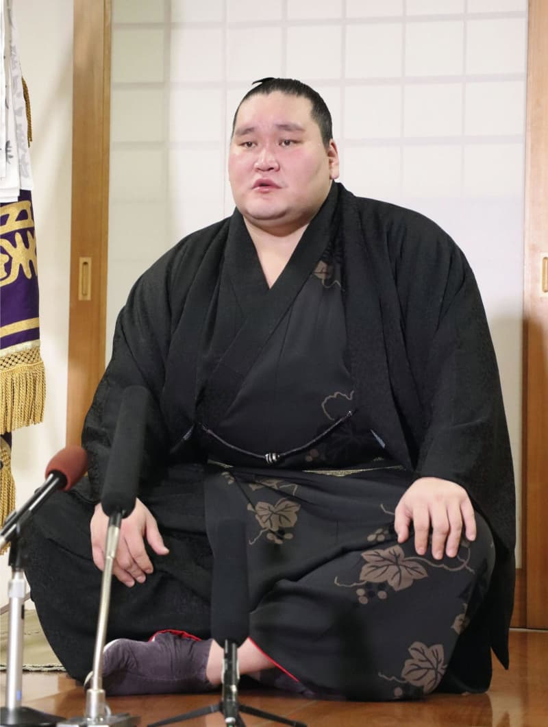 照ノ富士「2桁優勝早く達成を」　休場から9度目の復活V