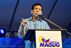 ドゥテルテ氏こそ「薬物影響」　マルコス比大統領が前職に反論