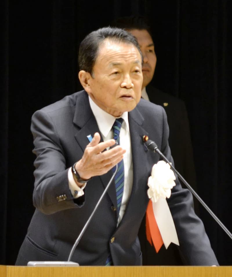 容姿や年齢、政界で続く差別発言　麻生氏に批判、遅れ露呈