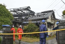 住宅火災、焼け跡から4遺体　鹿児島で木造2階全焼、住人か