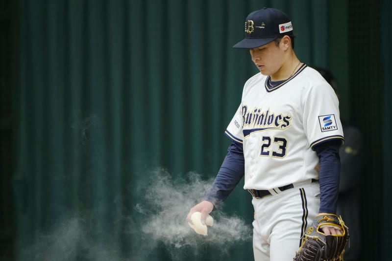 吉田輝星、初ブルペンで34球　オリックスに加入、変化球交え