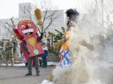 函館でロシア祝祭マースレニツァ　冬の象徴わら人形燃やし、春願う