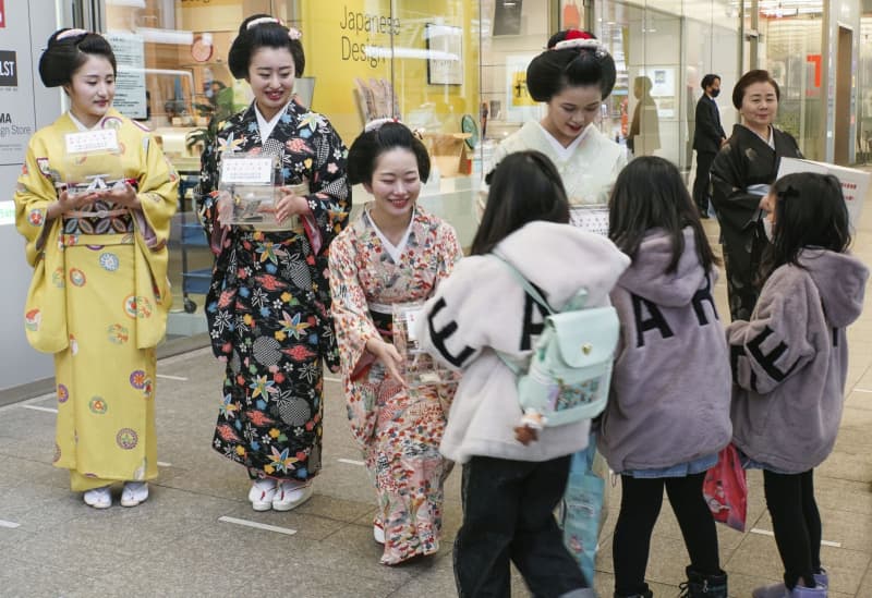 舞妓が被災地支援呼びかけ　京都、石川出身の2人も