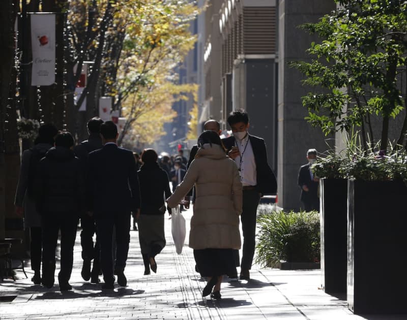 男性育休、3カ月未満の企業8割　主要113社アンケート