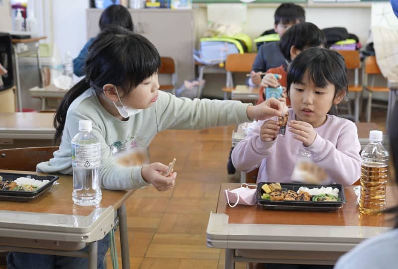 輪島の小・中学校で“給食”再開　「みんなと一緒に」笑顔