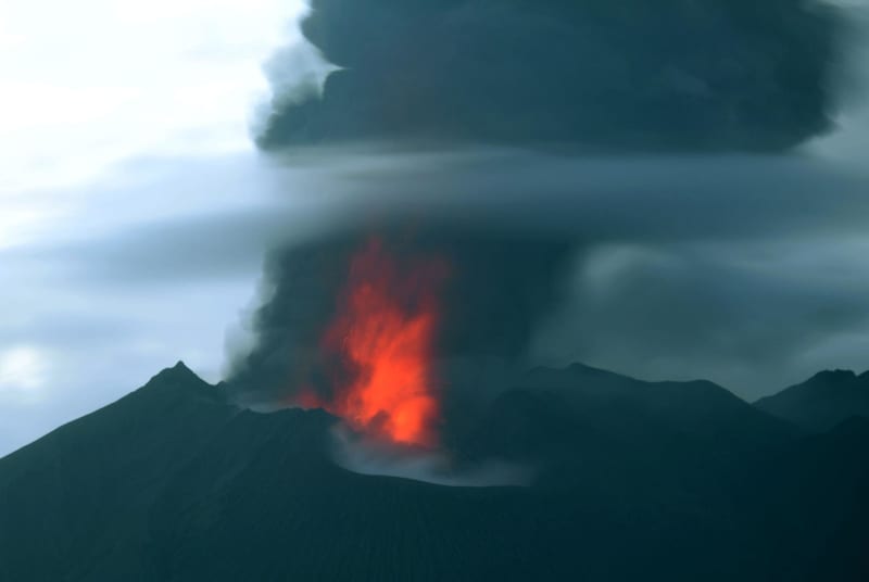 桜島噴火、煙の高さ5千メートル　熊本、宮崎にも降灰予報