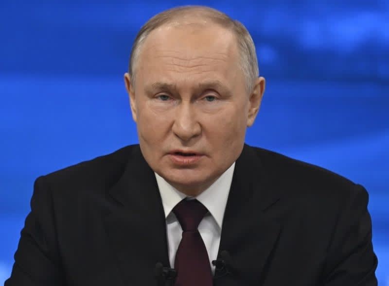 プーチン大統領、戦車工場視察　持論展開「ウクライナ人は一体」