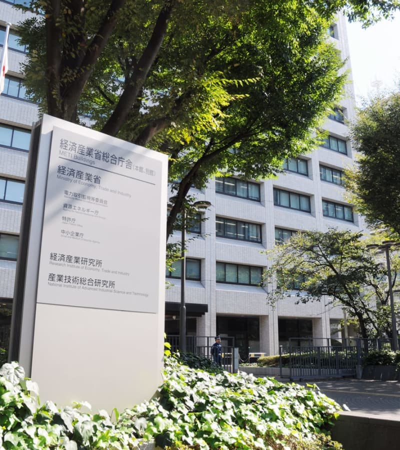 「中堅企業」新設、税優遇　政府、賃上げや設備投資促す