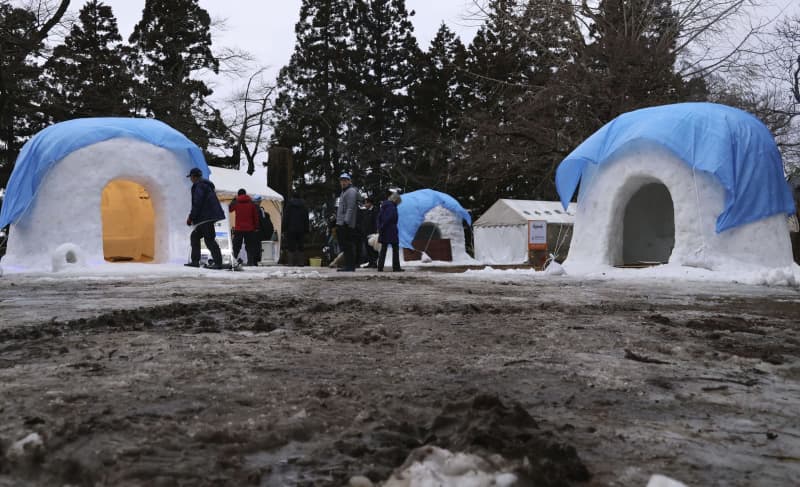 北海道と東北、気温上昇で異変　樹氷解け、かまくらに覆い