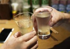 飲酒、少量でも高血圧リスク　健康に配慮、厚労省が初の指針