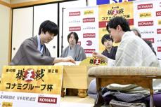 将棋、藤井初白星で防衛へ前進　棋王戦第2局