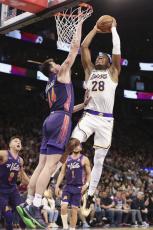 レーカーズ八村は13得点　NBA、9試合連続先発