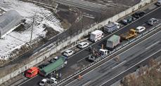 上信越道で40台以上の事故　1人死亡、13人重軽傷