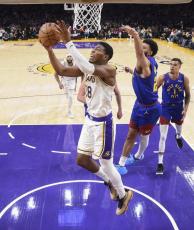 NBAレーカーズ八村、23得点　同僚のジェームズ、通算4万点