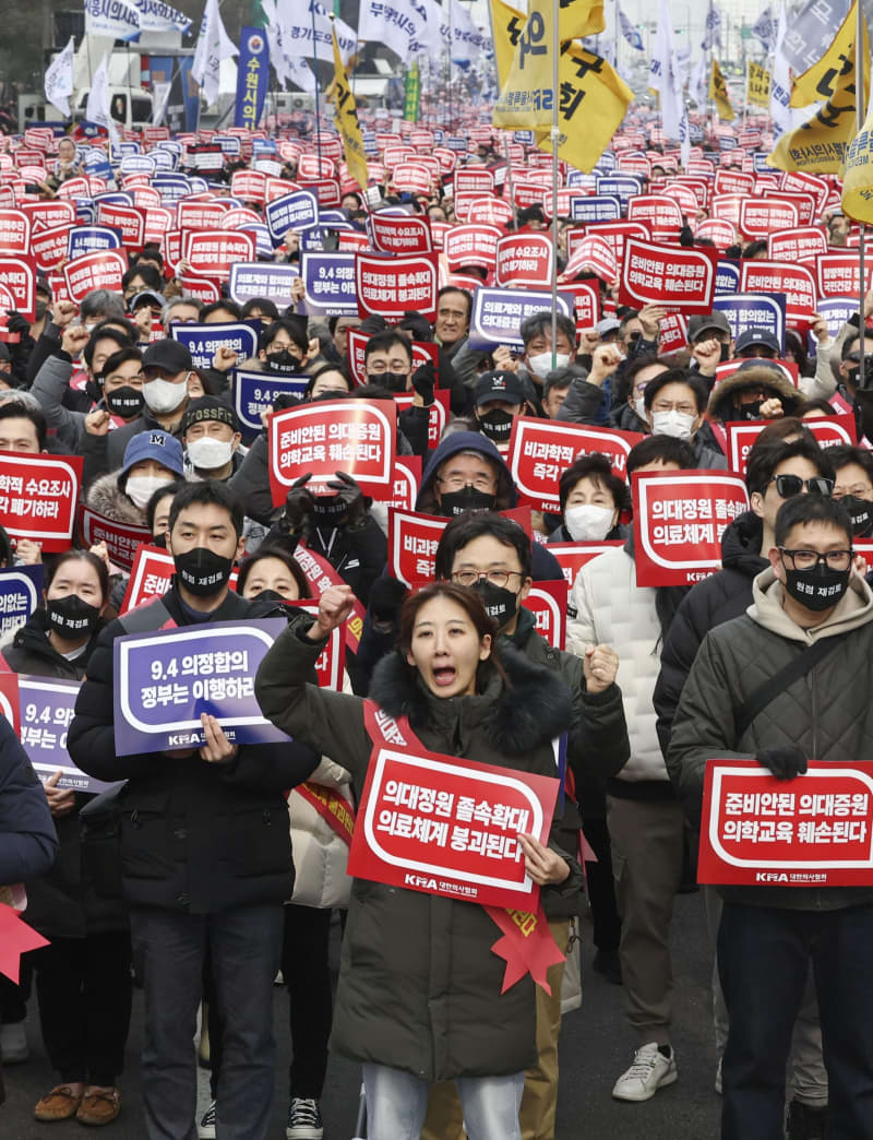 医学部定員増で反対集会、韓国　医師ら4万人参加